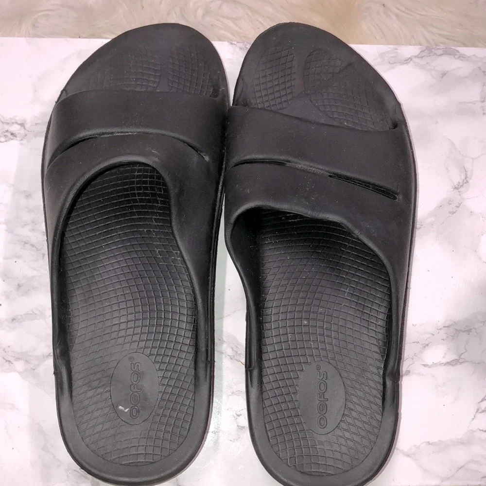 Oofos men’s black slide on sandals size EU 47/M14-W16